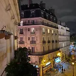 Romantic Apartment In Paris