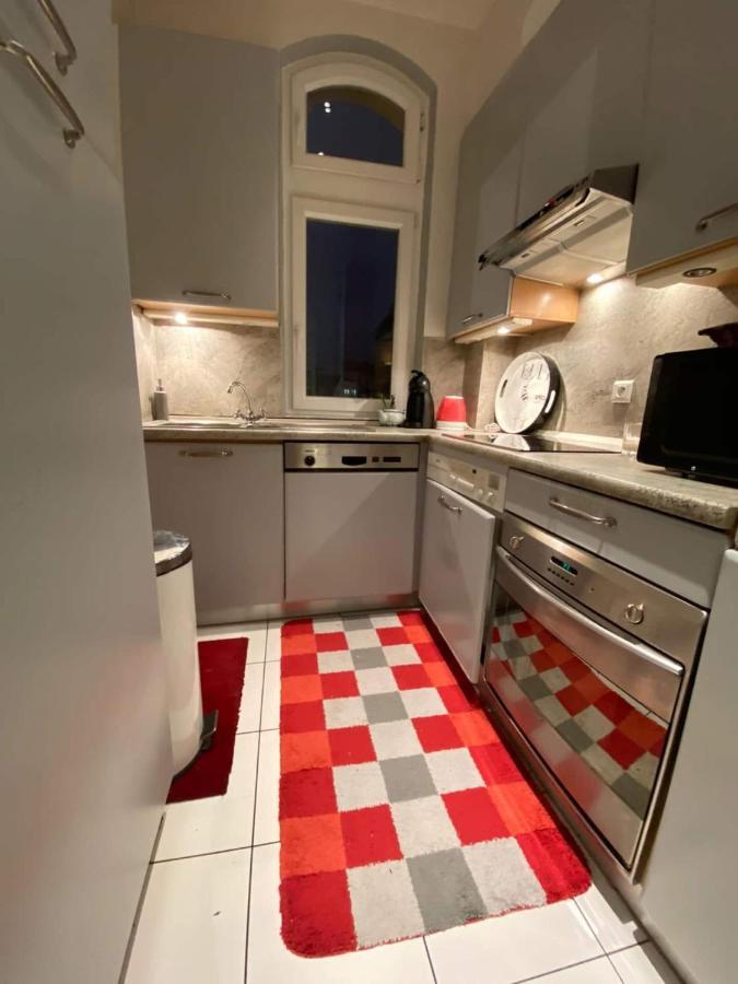 Romantic In Parigi
